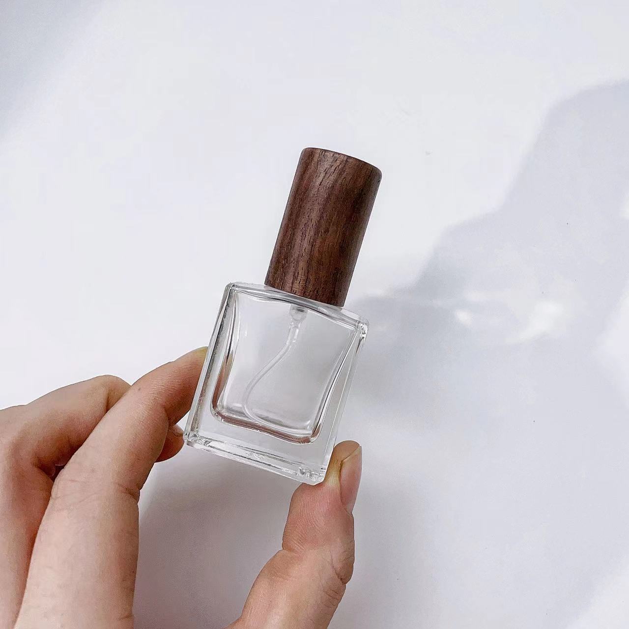 나무 뚜껑이 있는 투명한 두꺼운 유리 향수 스프레이 병 - Perfume Fragrance Gallon 리뷰 및 가격